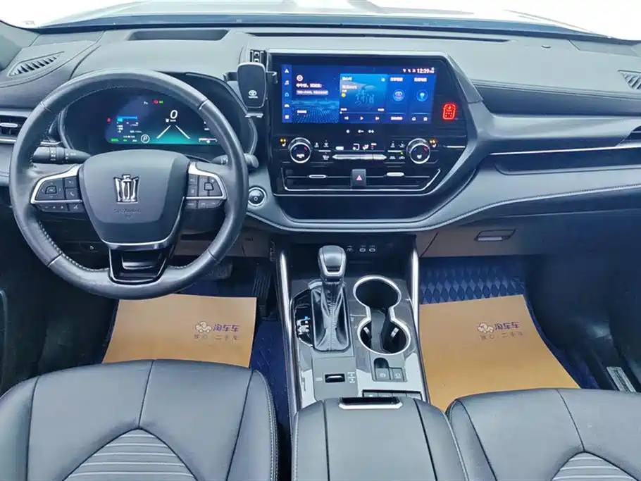 Toyota Crown Kluger 2023 2.5L HEV AWD Premium Edition фото 12
