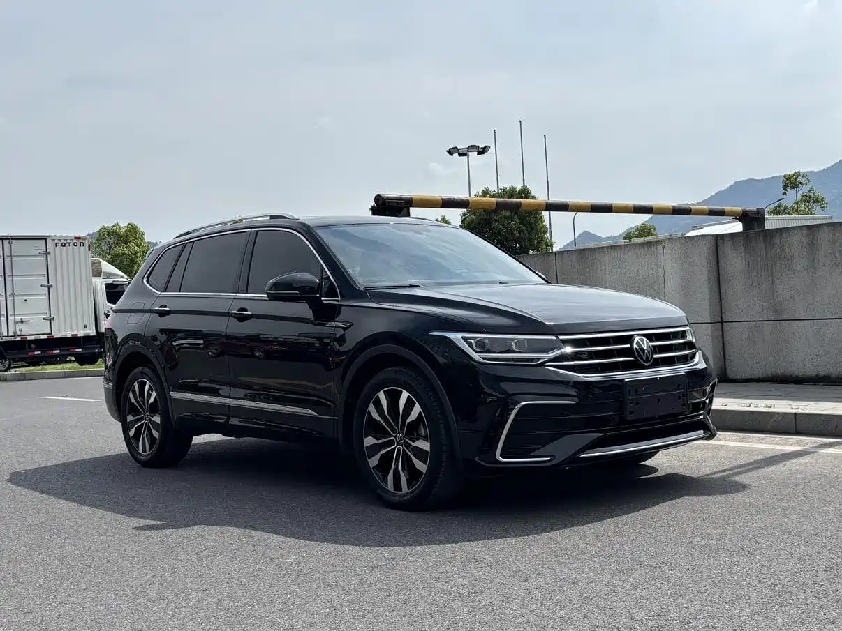 Volkswagen Tiguan L 2024 330TSI Automatic 2WD R-Line Premium Enjoyment Edition фото 6