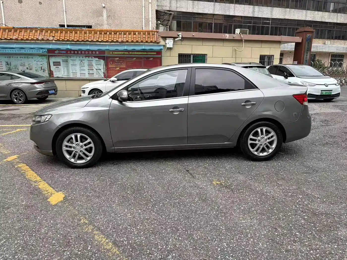 Kia Forte 2011 2011 Model 1.6L AT GL
