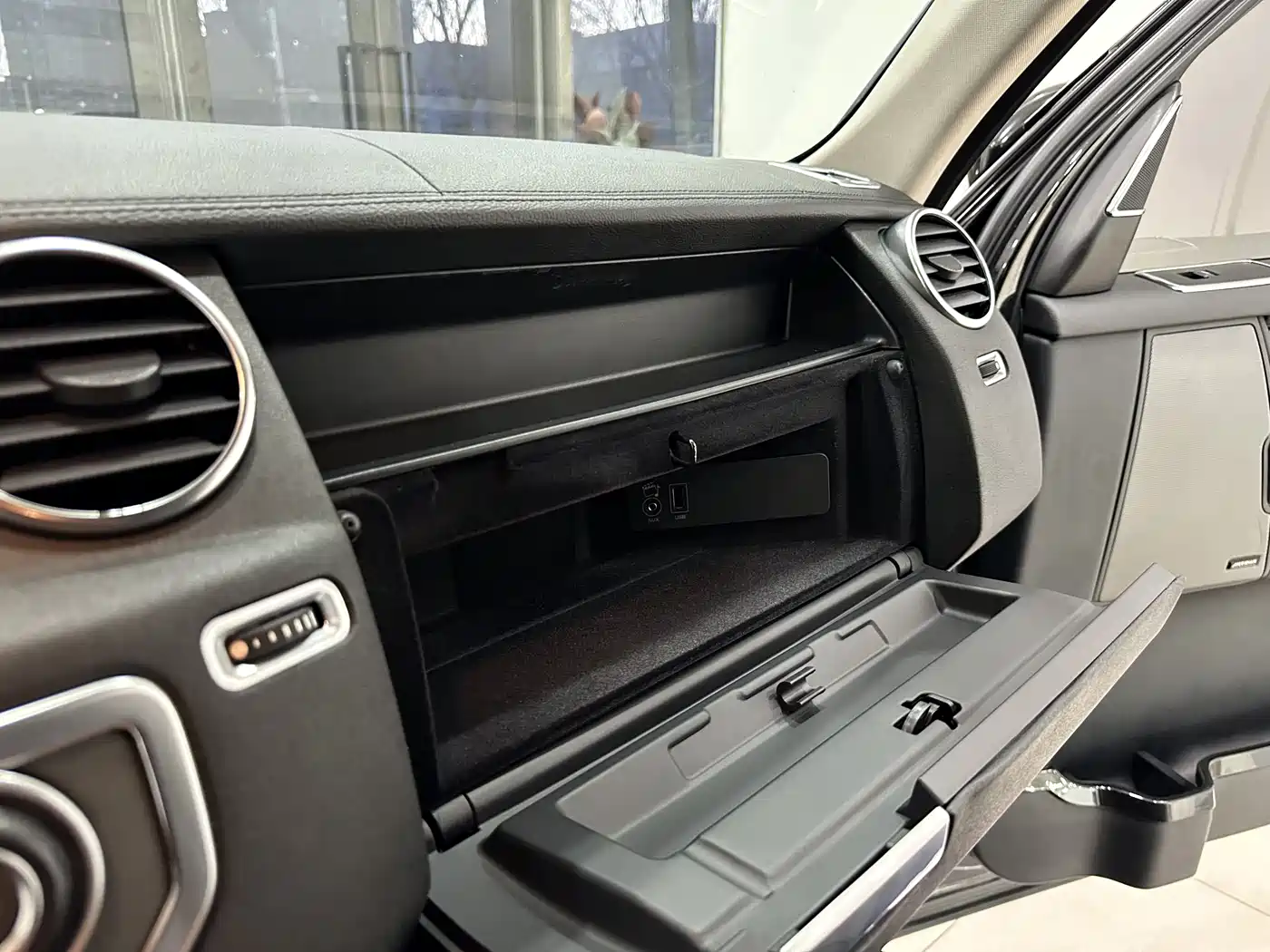 Land Rover Discovery 2015 3.0 SDV6 HSE Diesel фото 23