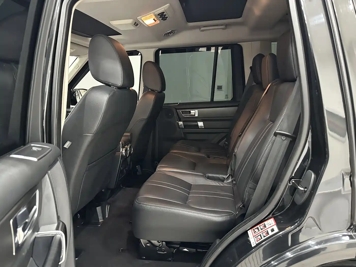 Land Rover Discovery 2015 3.0 SDV6 HSE Diesel фото 4