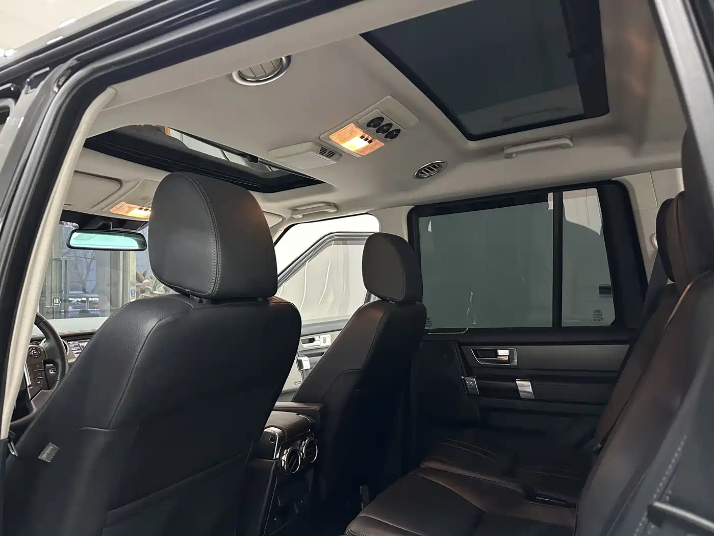 Land Rover Discovery 2015 3.0 SDV6 HSE Diesel фото 13