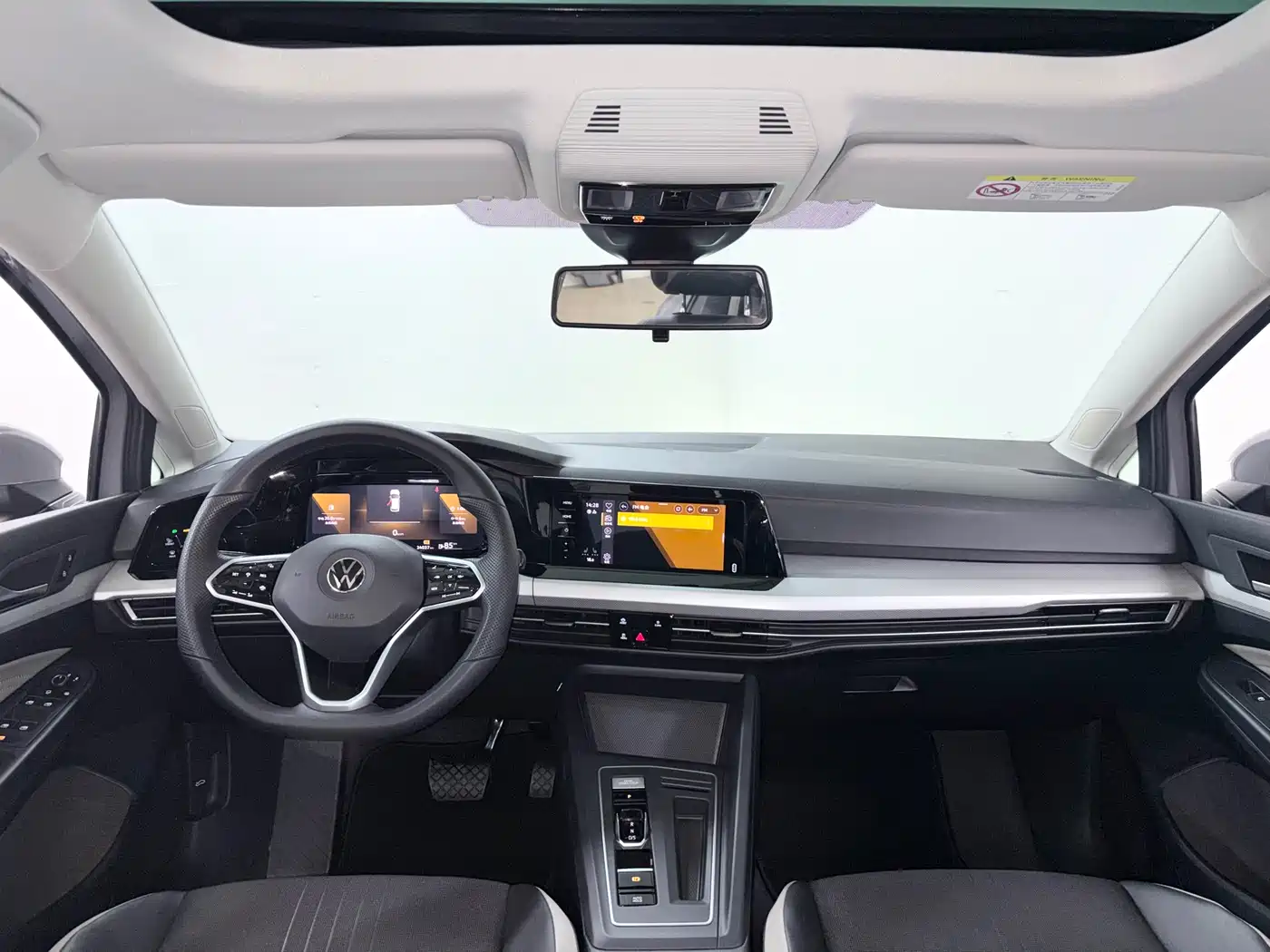 Volkswagen Golf 2023 280TSI DSG Pro 20th Anniversary Edition фото 10