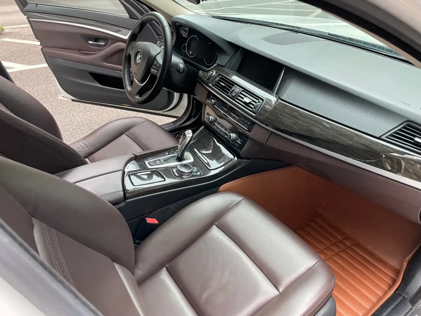 BMW 5 Series 2014 525Li Luxury Design Package фото 15