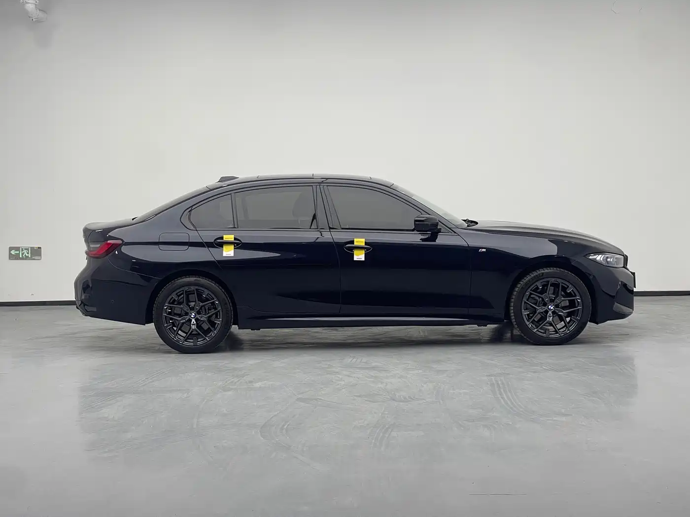 BMW 3 Series 2026 330Li M Sport Shadowline Package фото 3