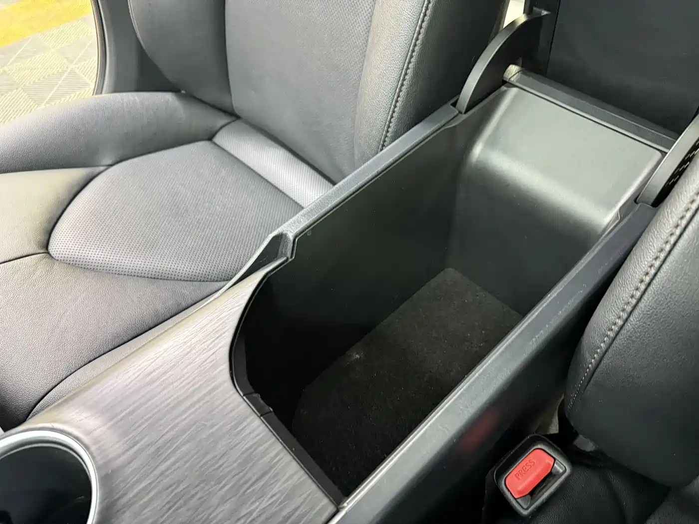Toyota Camry 2021 Hybrid 2.5HGVP Leading Edition фото 27