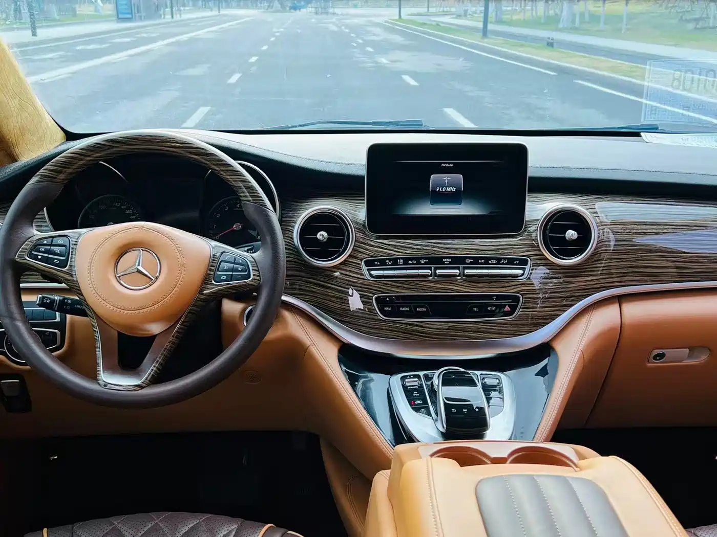 Mercedes-Benz V-Class 2018 V 260 L Premium Long Wheelbase Edition China VI фото 4