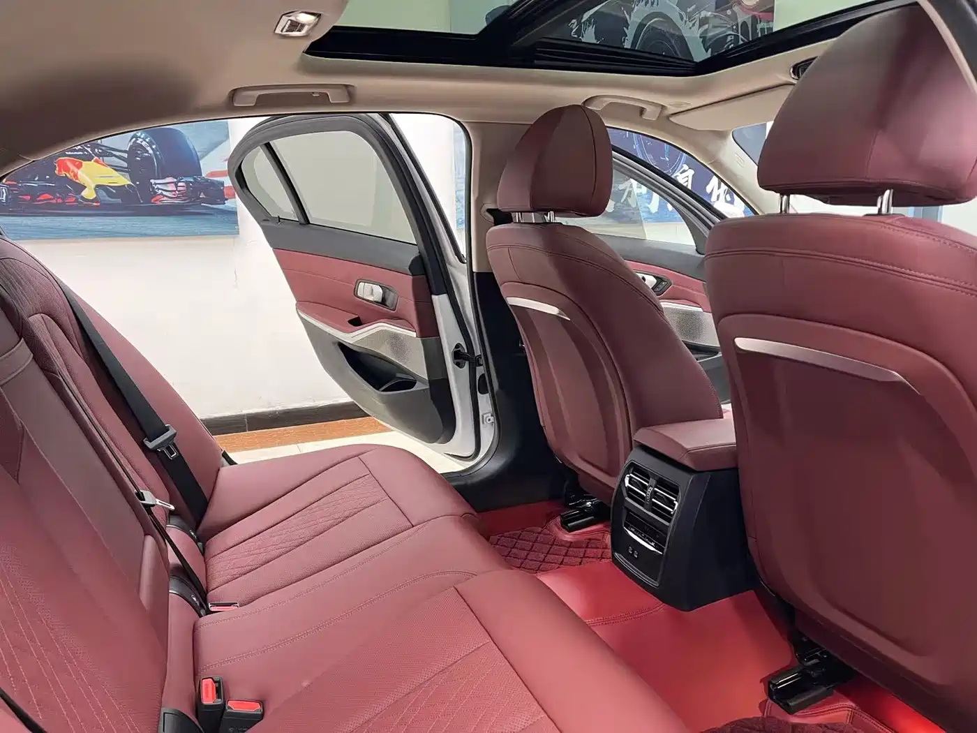 BMW 3 Series 2023 325Li xDrive M Sport Package фото 8
