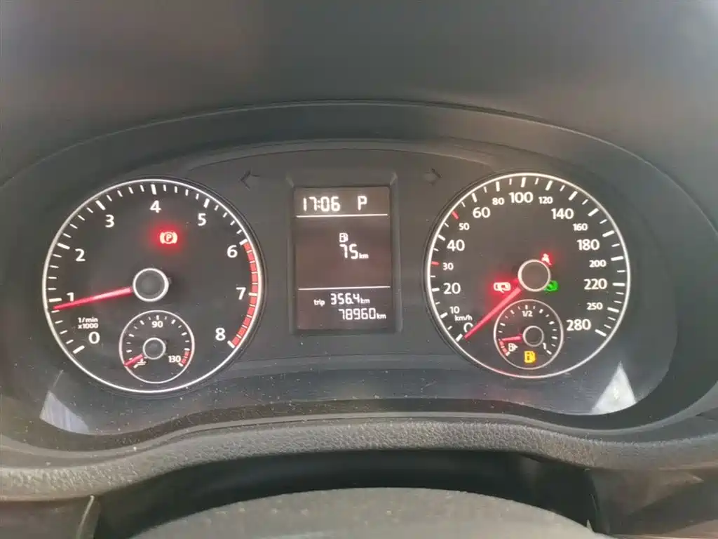 Volkswagen Passat 2014 1.8TSI DSG Luxury Edition фото 12
