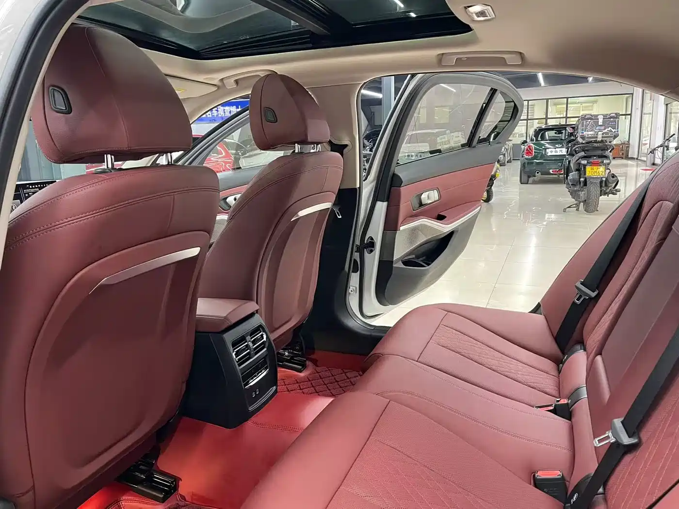 BMW 3 Series 2023 325Li xDrive M Sport Package фото 9