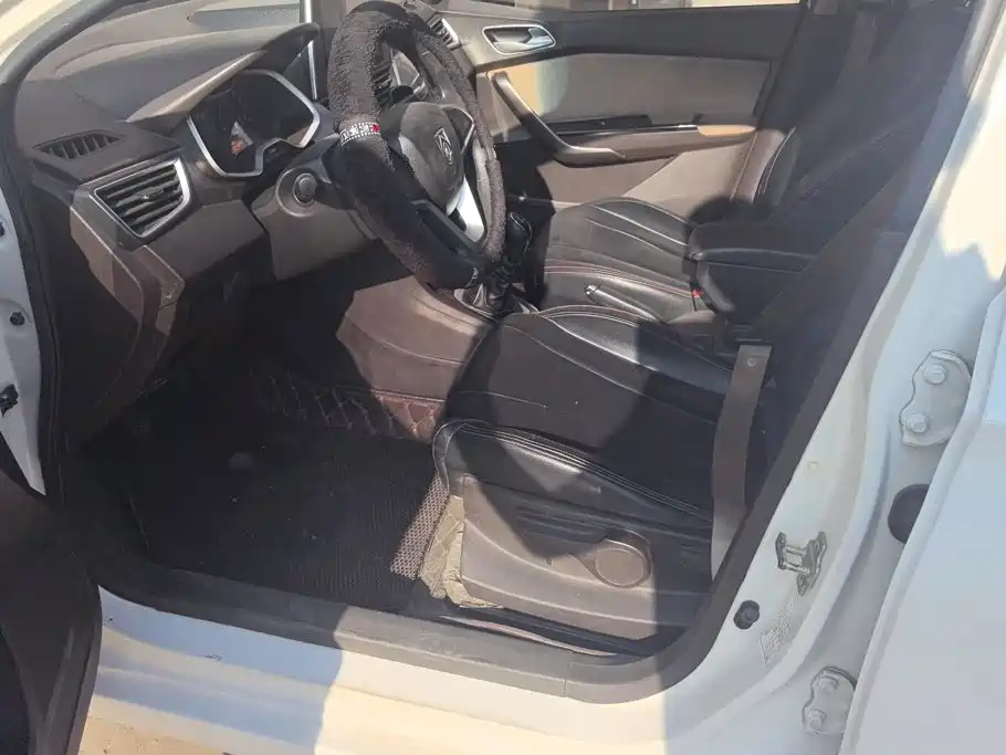 Baojun 310W 2018 2017 1.5L Manual Comfort China V