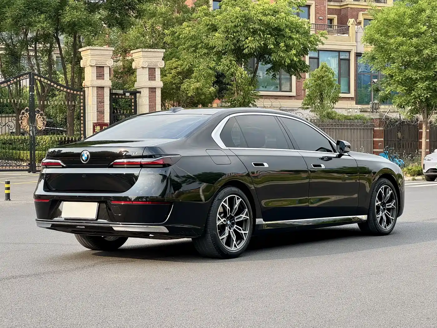 BMW 7 Series 2023 Model 735Li Luxury Package фото 7