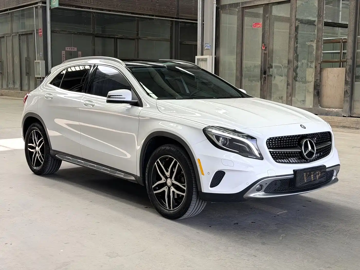 MERCEDES-BENZ GLA