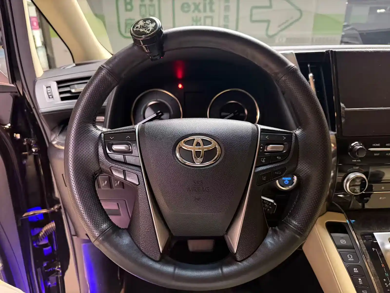 Фото 6 - Toyota Vellfire