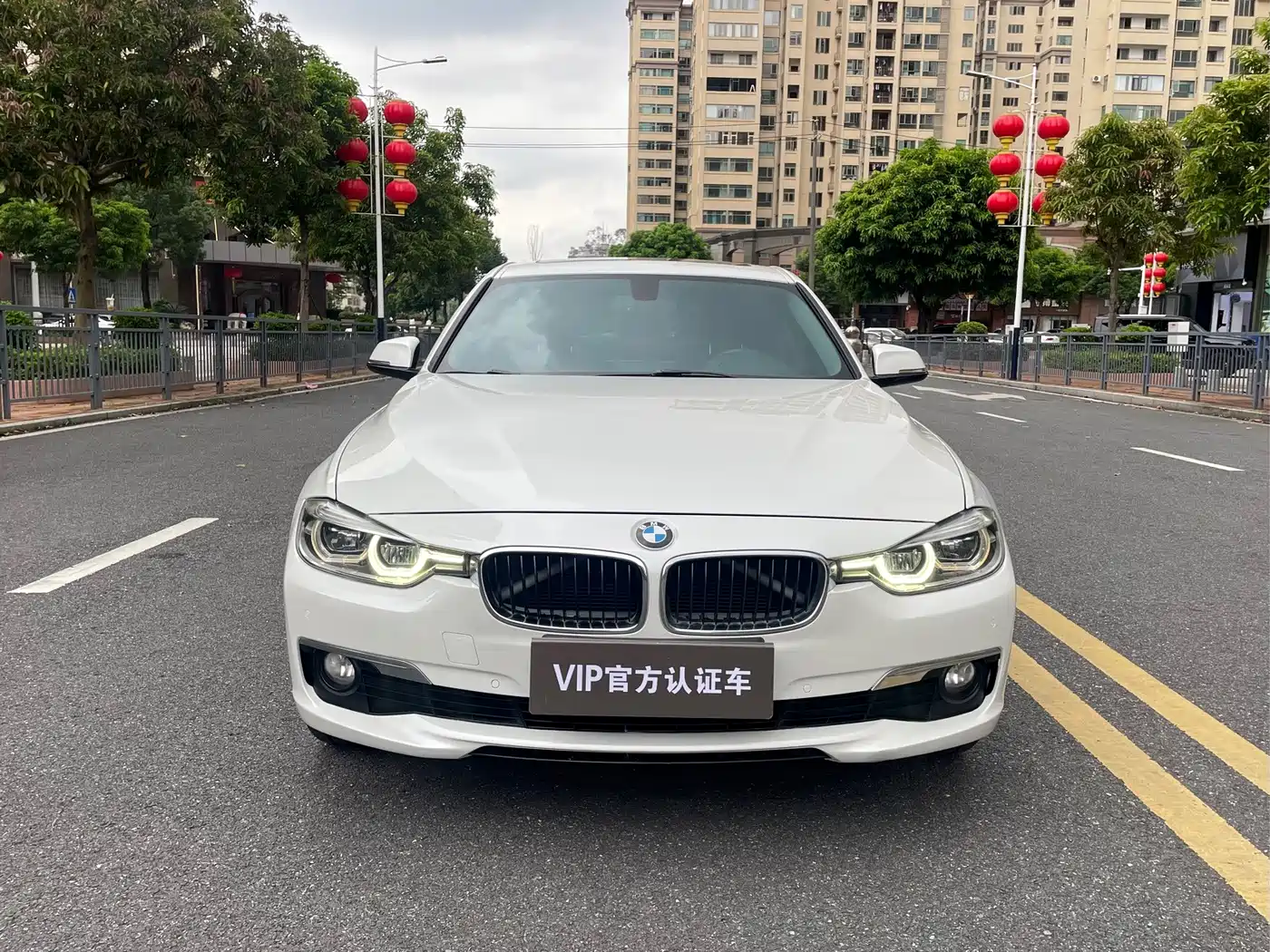 Photo 2 - BMW 3 Series
