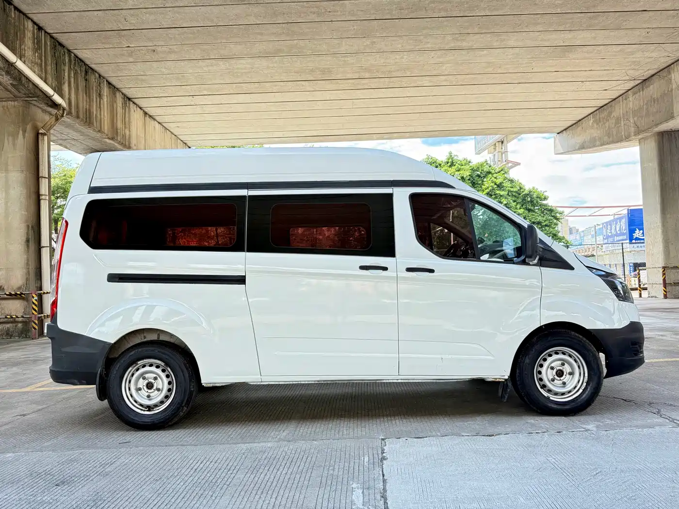 Ford Transit 2018 2017 2.0T Diesel Multi-Purpose Commercial Vehicle Medium Wheelbase Medium Roof China IV