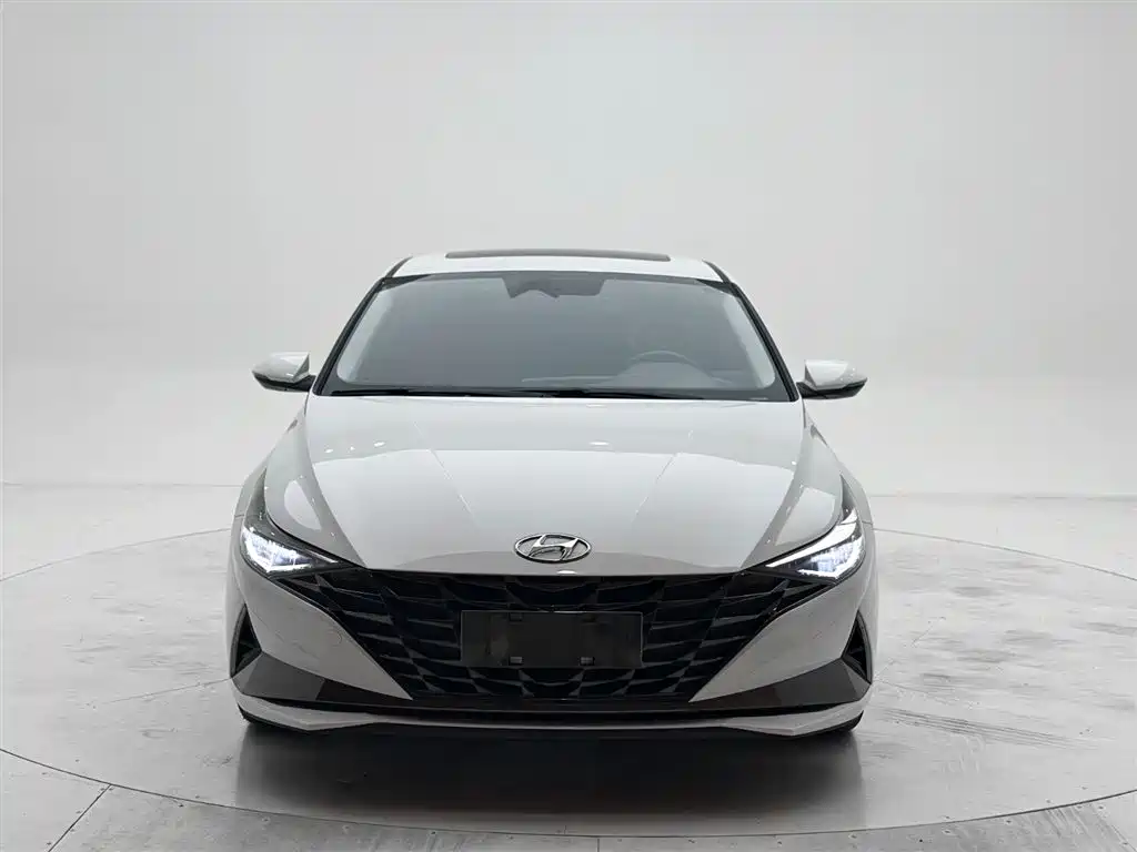 Hyundai Elantra 2022 1.5L CVT LUX Premium Edition фото 2