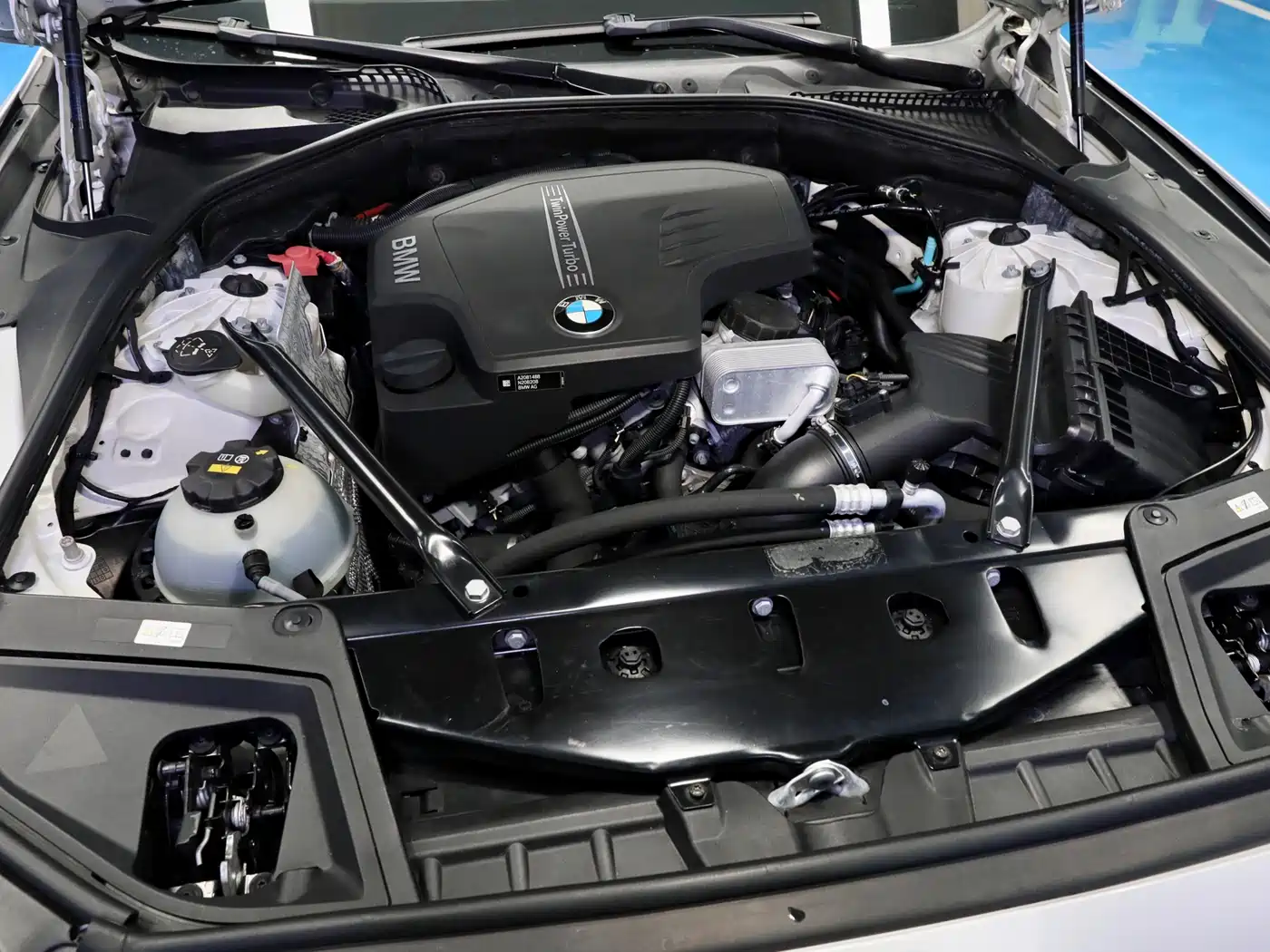 BMW 5 Series (Import) 2014 520i Touring фото 9