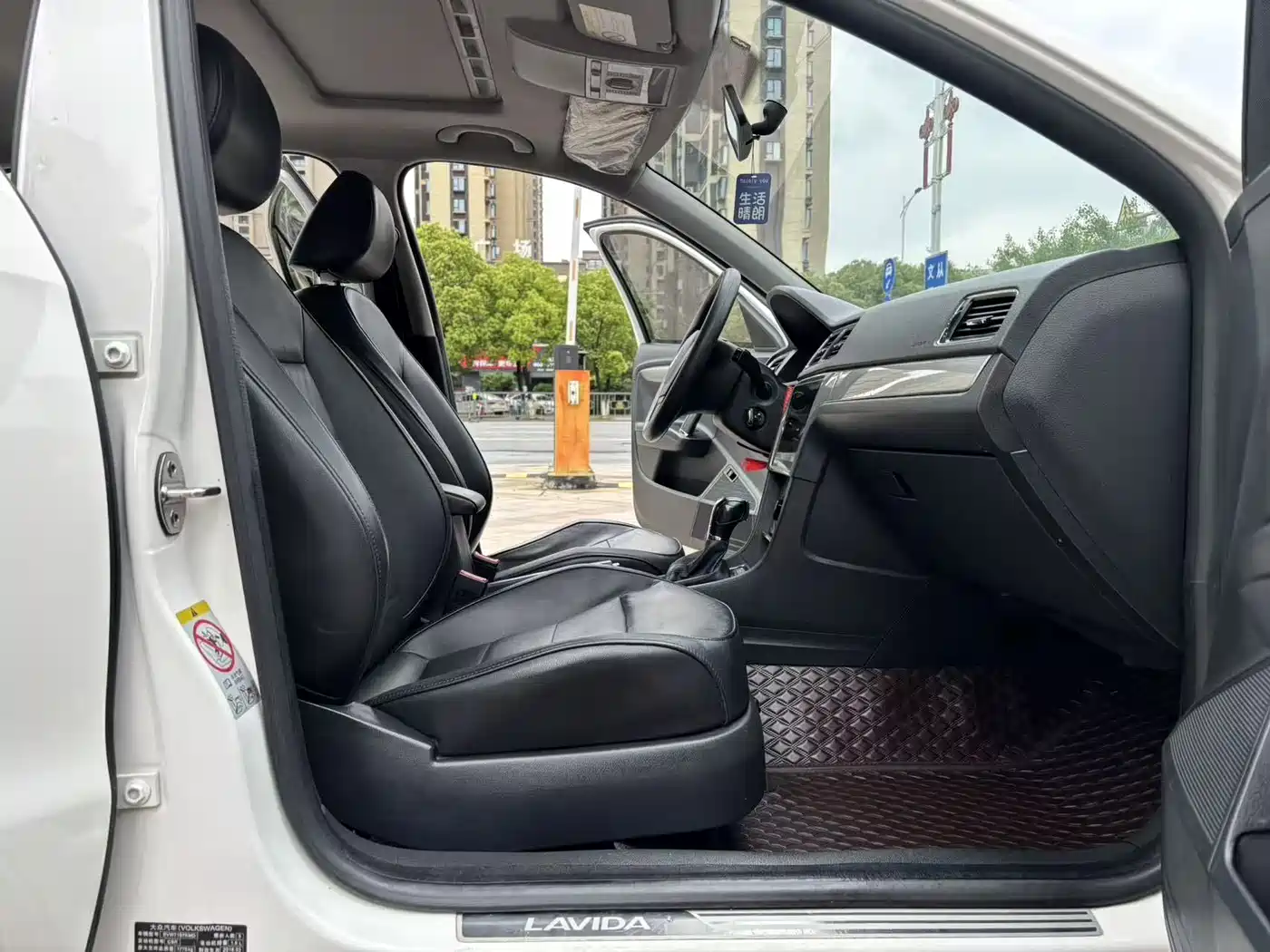 Volkswagen Lavida 2013 Facelift Classic 1.6L Automatic Comfort фото 19