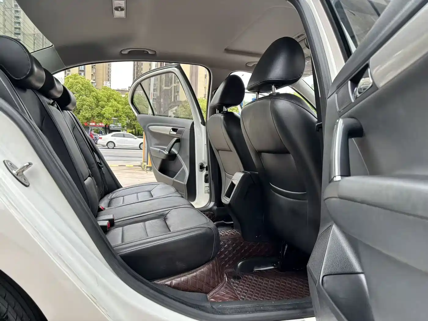 Volkswagen Lavida 2013 Facelift Classic 1.6L Automatic Comfort фото 18