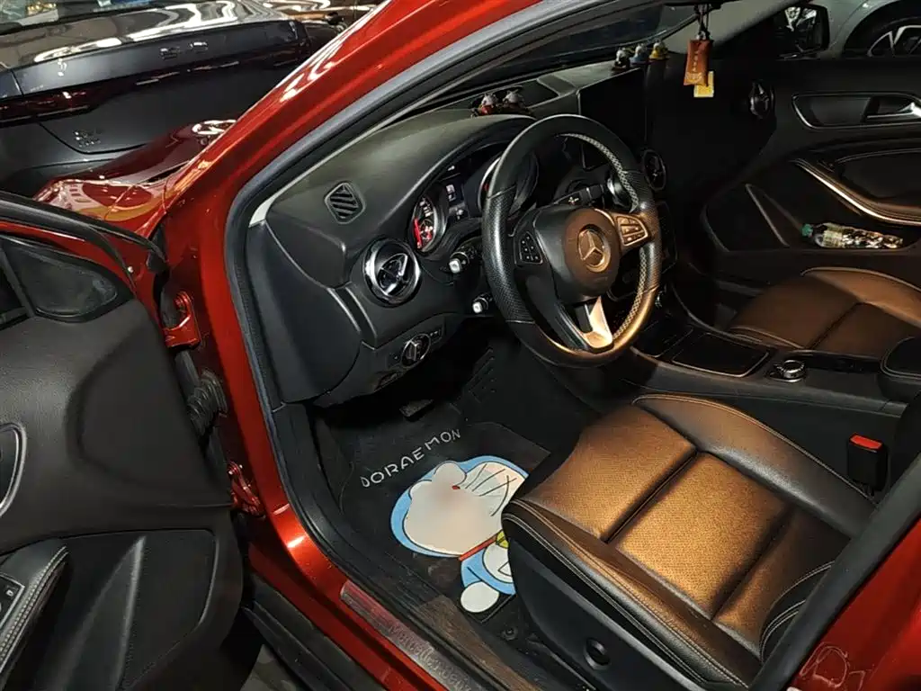 Mercedes-Benz GLA 2017 GLA 200 Dynamic фото 16