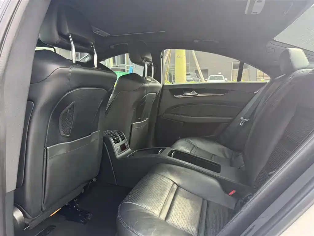 Mercedes-Benz CLS AMG 2015 AMG CLS 63 4MATIC фото 17