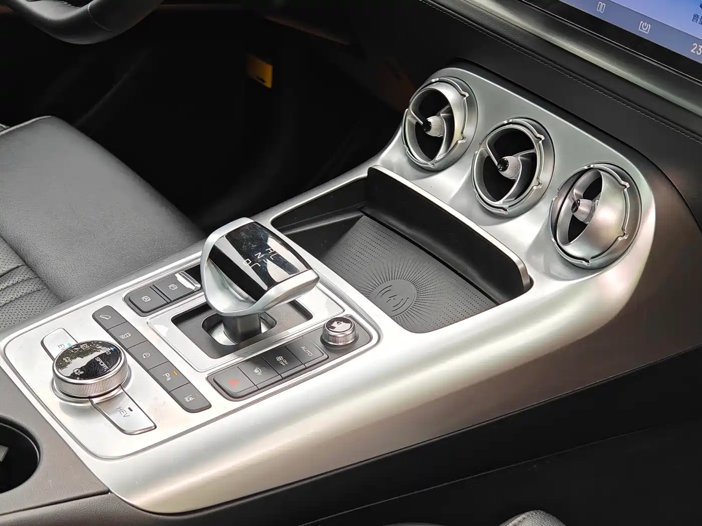 Denza X 2020 PHEV Classic Edition фото 12
