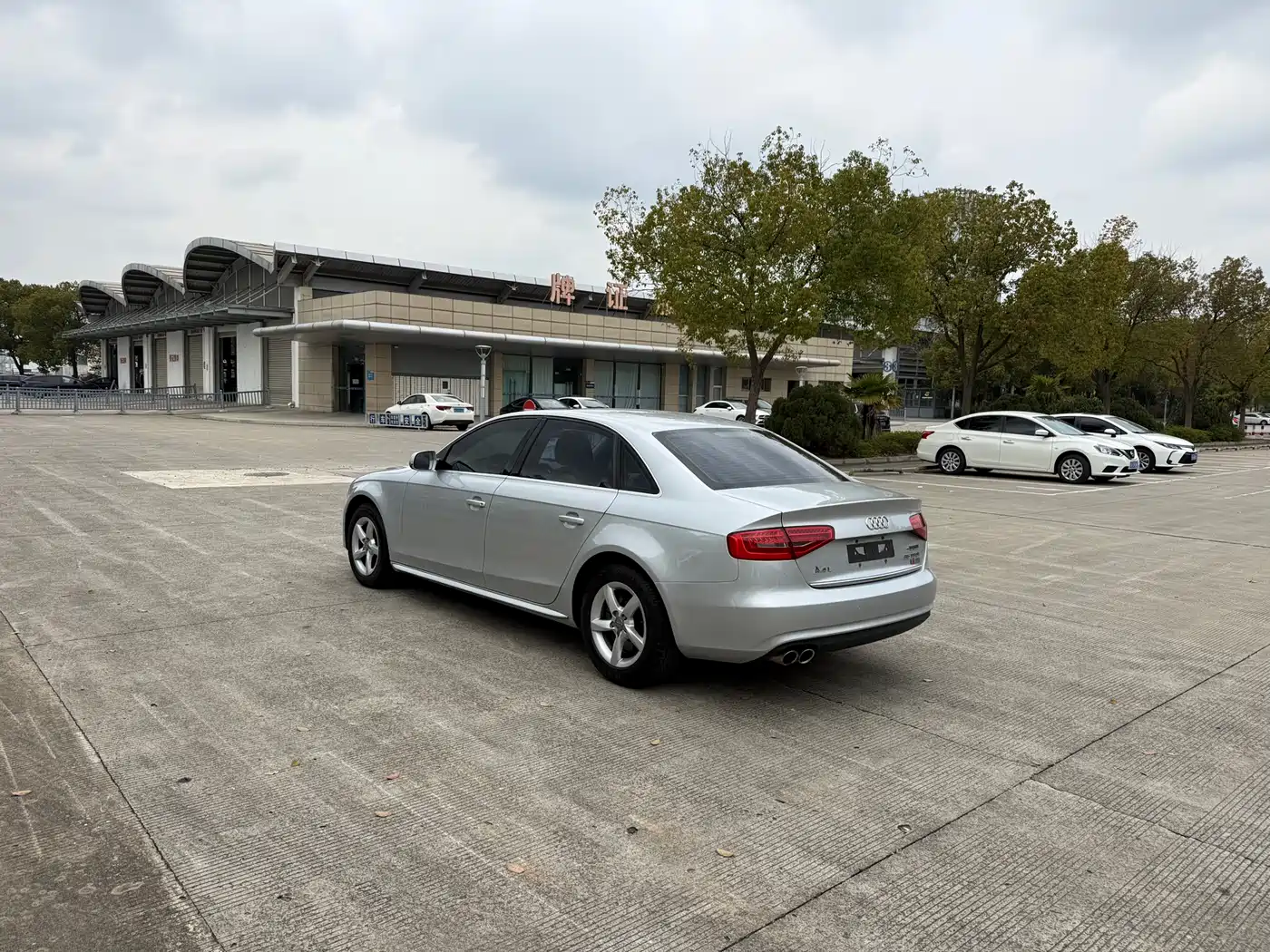 Audi A4L 2013 35 TFSI Automatic Luxury фото 6