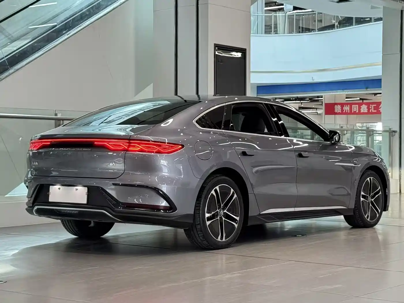 BYD Han 2023 EV Champion Edition 605KM FWD Premium фото 4