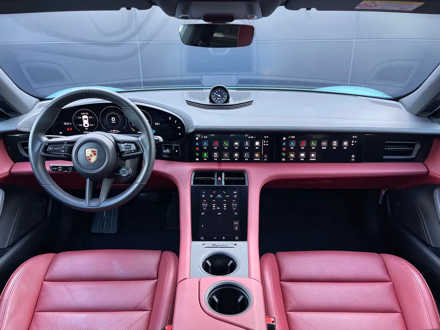 Porsche Taycan фото 13