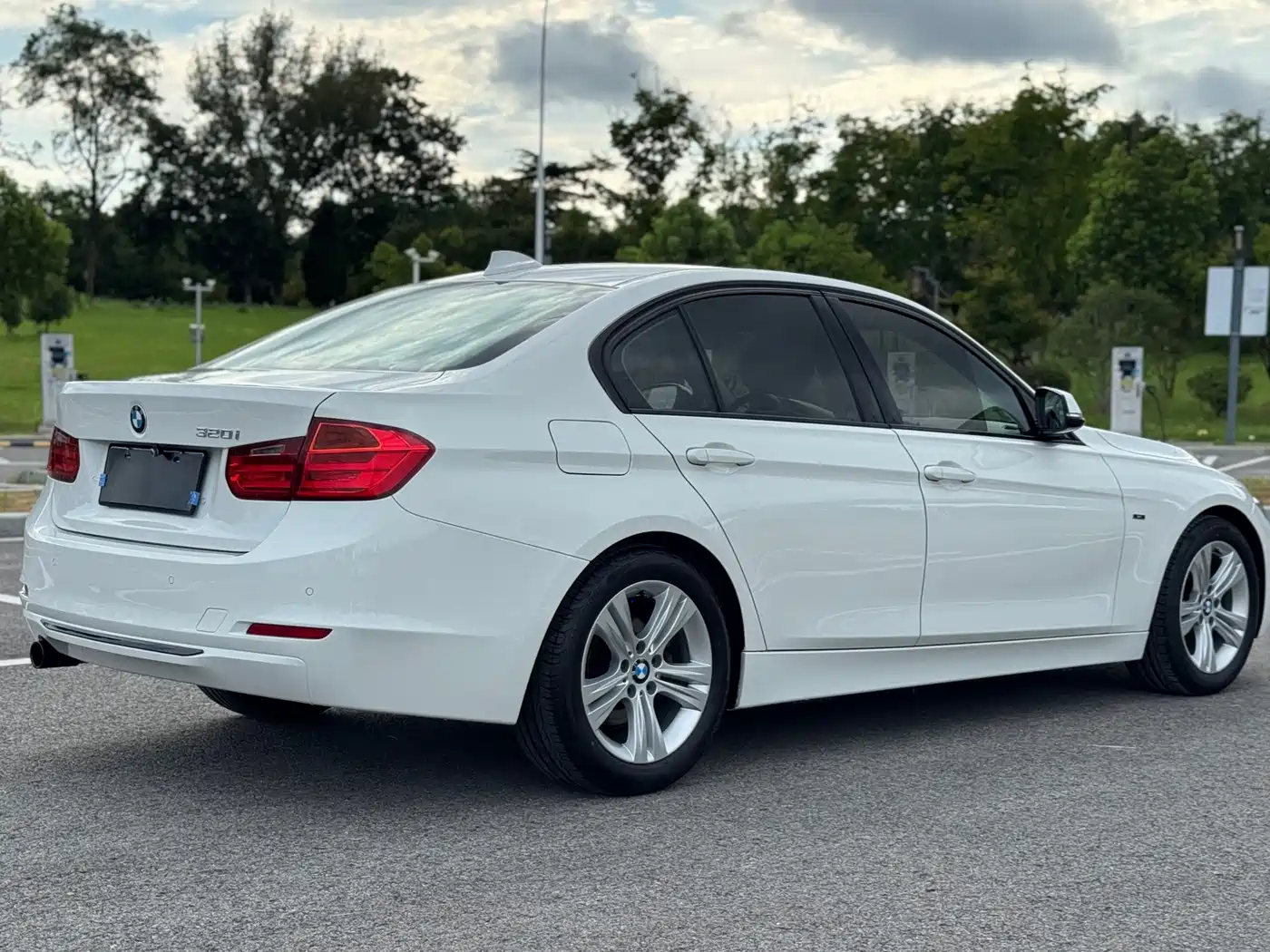 BMW 3 Series (Import) 2013 2013 320i Sport Design Package