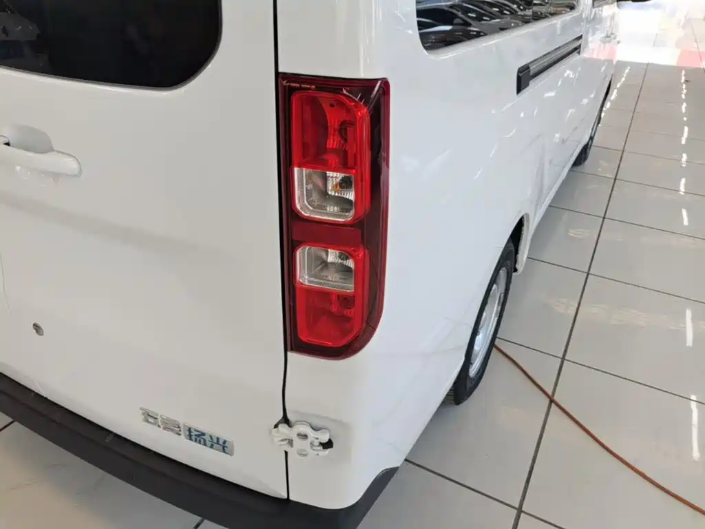 Wuling Motors Wuling Yangguang 2025 2024 300KM Comfort Bus Version 75kW