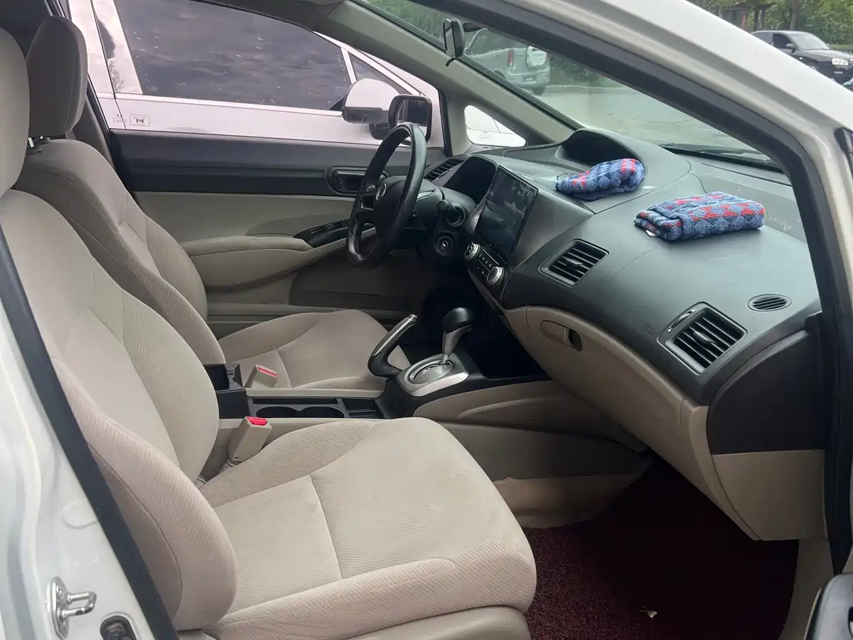 CIIMO CIIMO 2015 2015 1.8L Automatic Comfort Edition