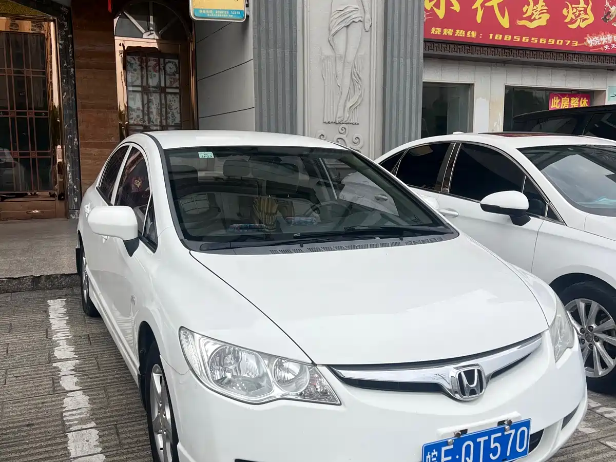 CIIMO CIIMO 2015 2015 1.8L Automatic Comfort Edition