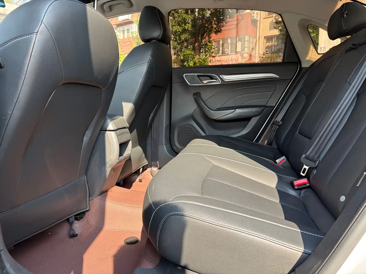 Roewe i6 2018 2018 20T Automatic Internet ZhiXiang Edition