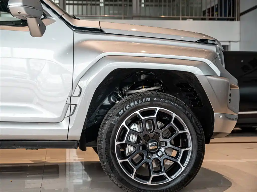 TANK TANK 700 NEW ENERGY