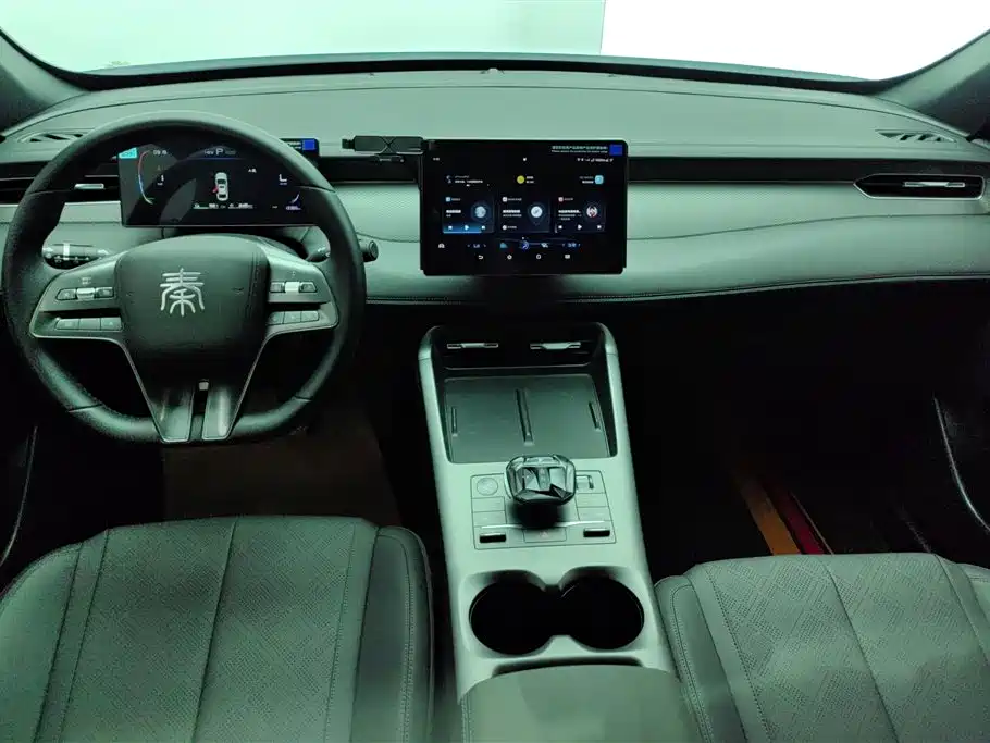 BYD Qin PLUS 2025 DM-i Smart Drive 55KM Leader фото 12