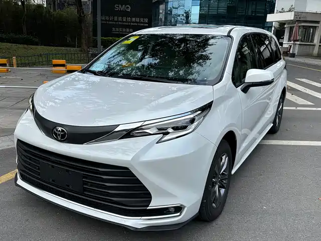 TOYOTA SIENNA