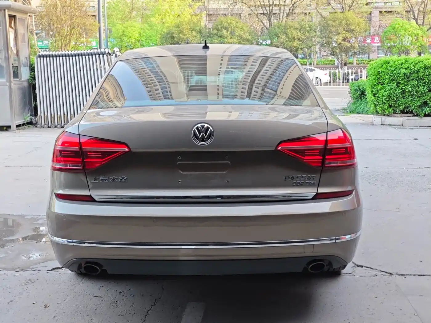 Volkswagen Passat 2017 330TSI DSG Luxury фото 10