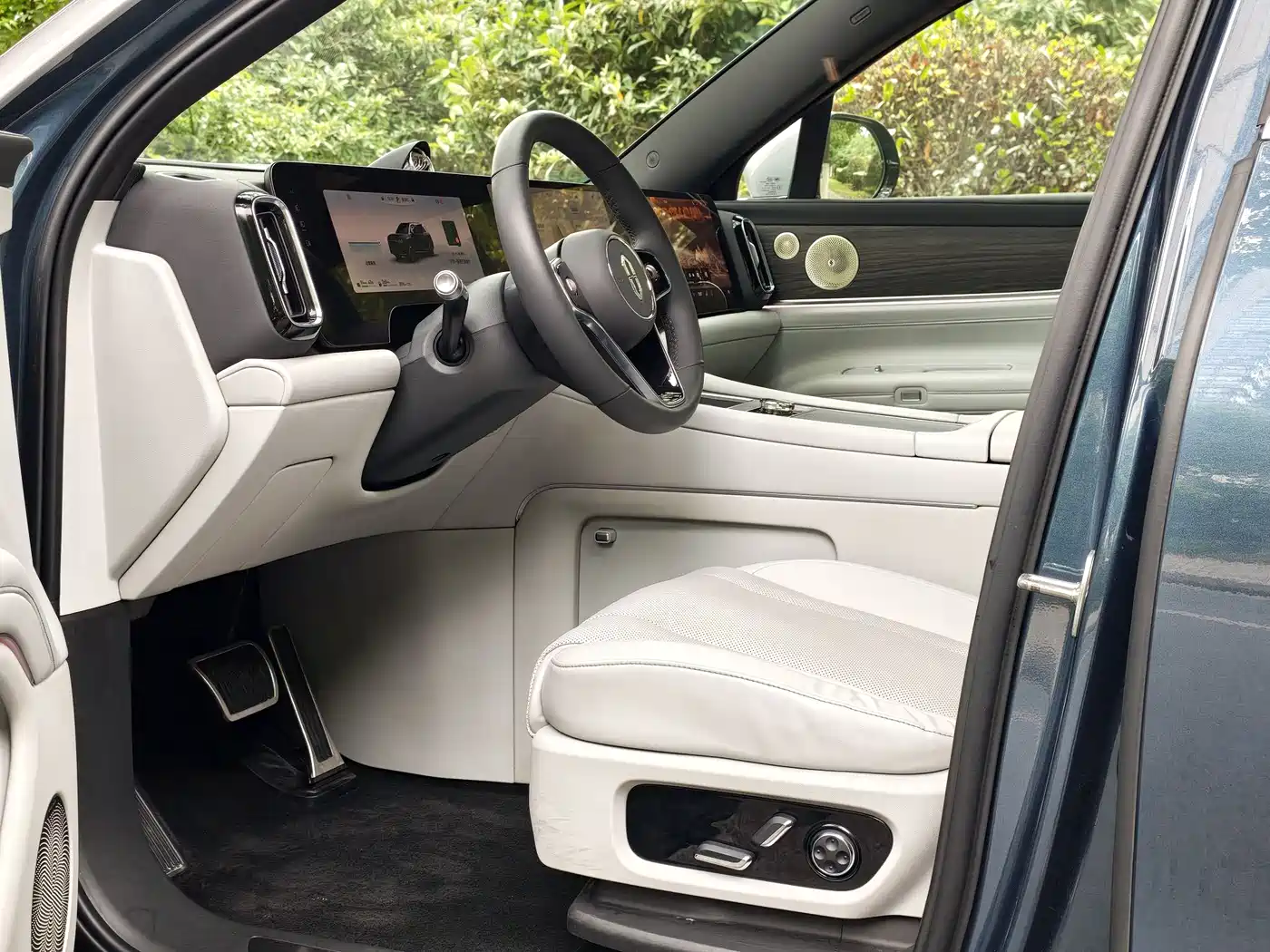 AITO Wenjie AITO M9 2024 Extended Range Ultra 42kWh 6-Seater фото 4