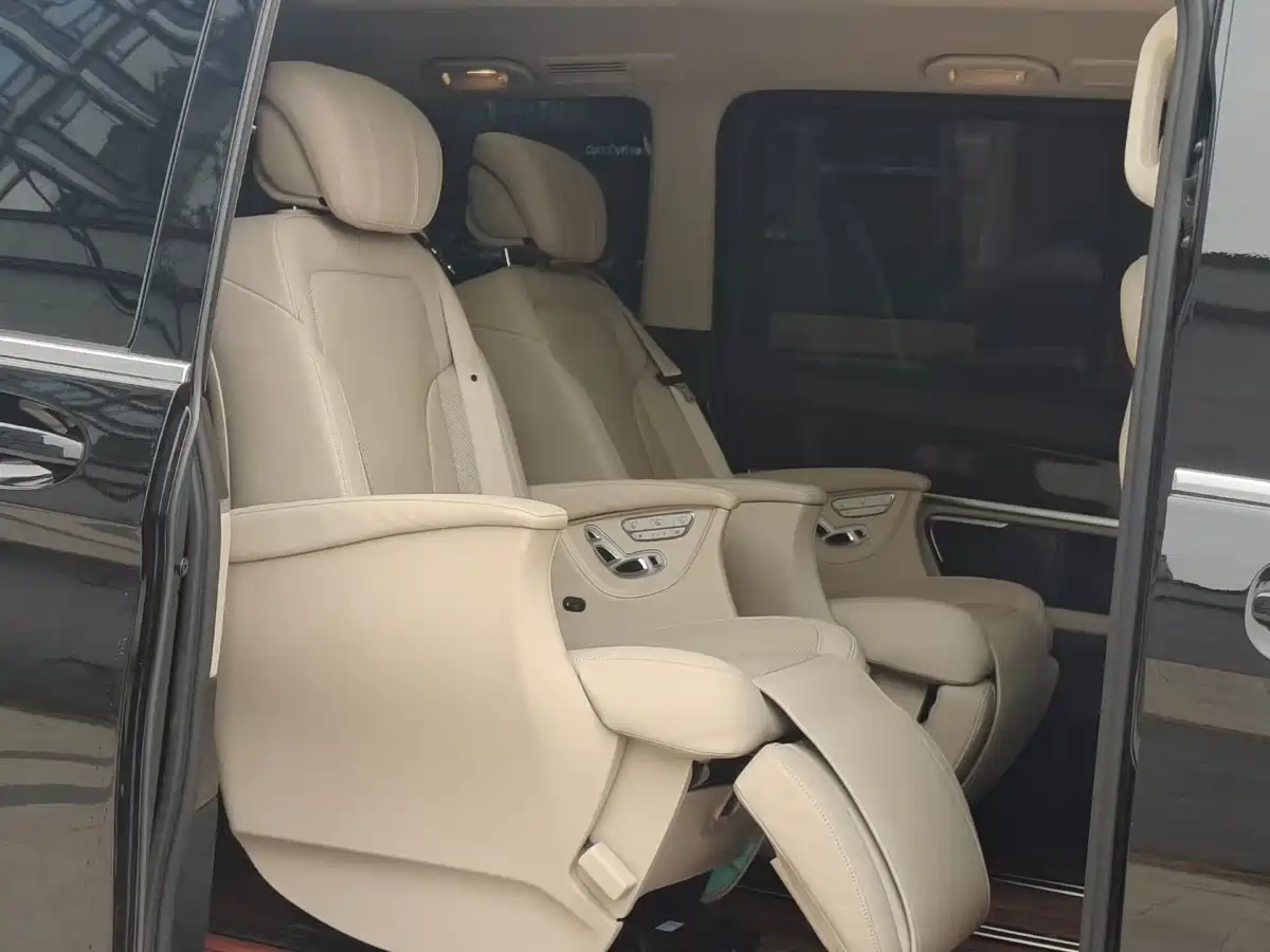 Mercedes-Benz V-Class 2018 V 260 L Premium Long Wheelbase Edition China VI фото 5