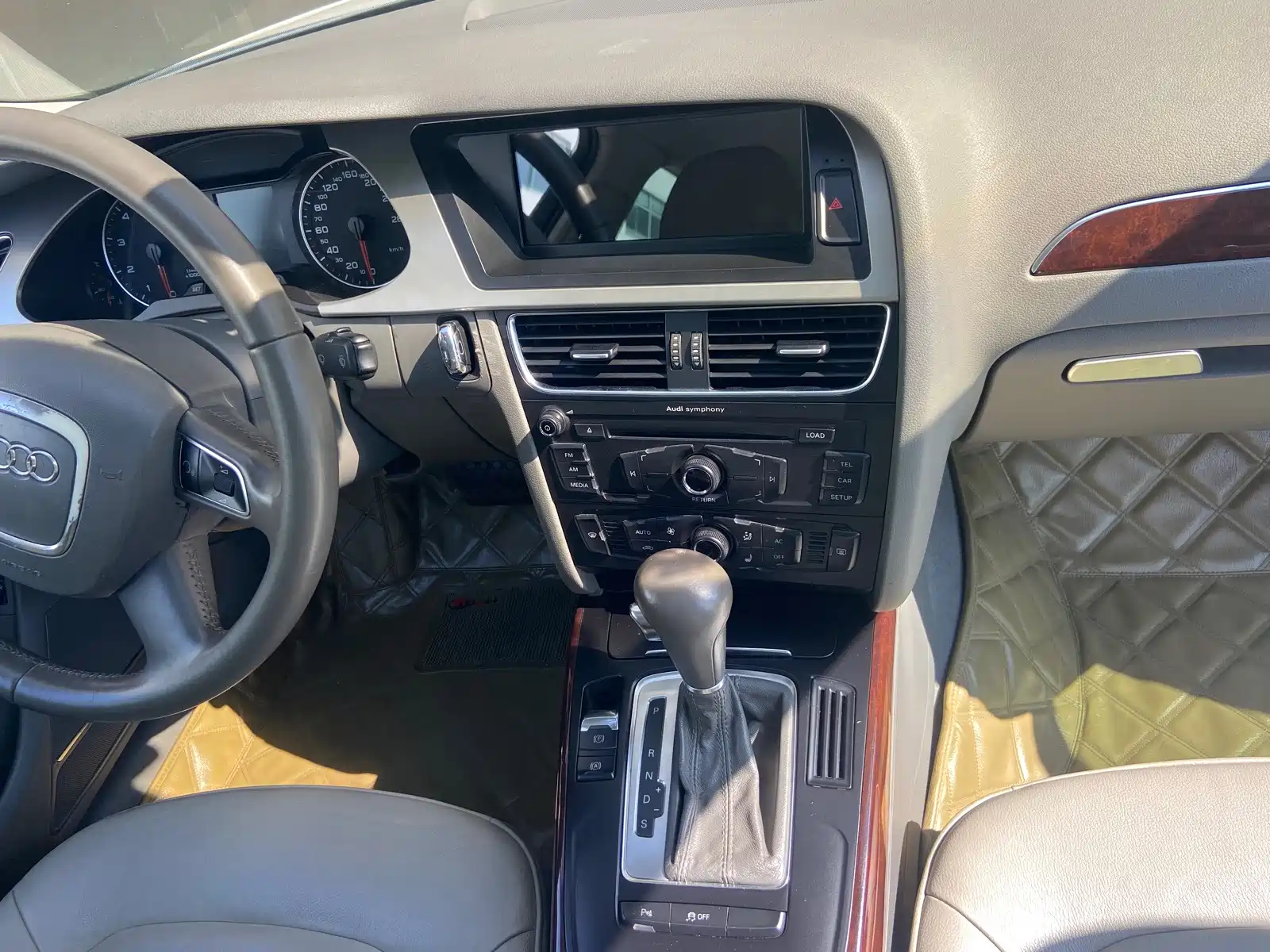 Photo 14 - Audi A4L