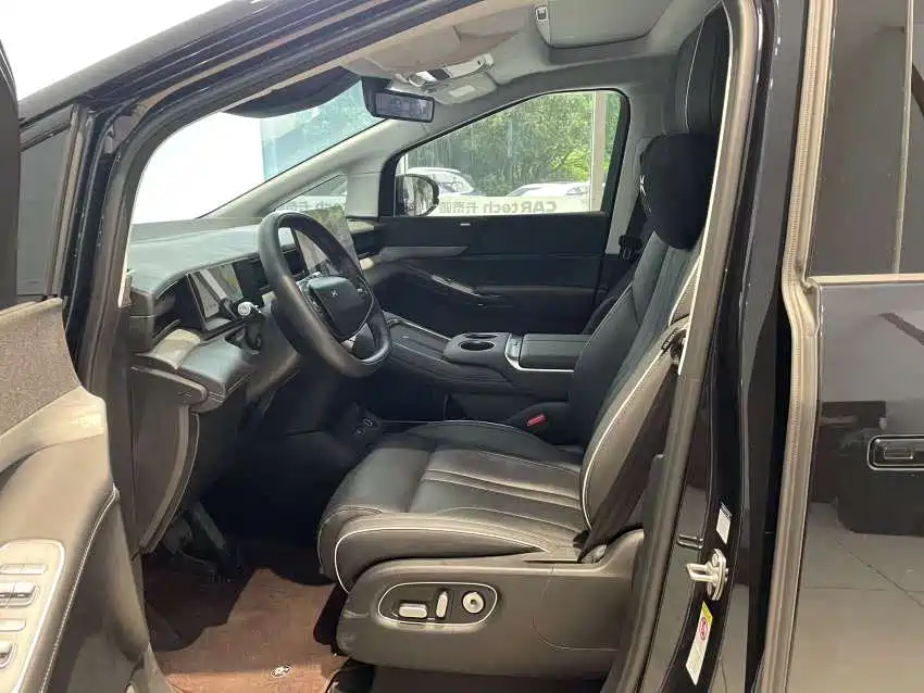 XPeng X9 2024 640 AWD High Performance Max фото 21
