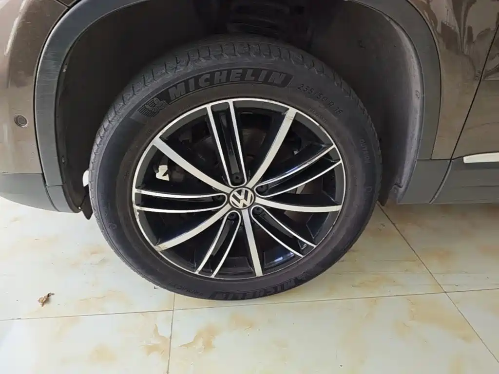 Фото 23 - Volkswagen Tiguan
