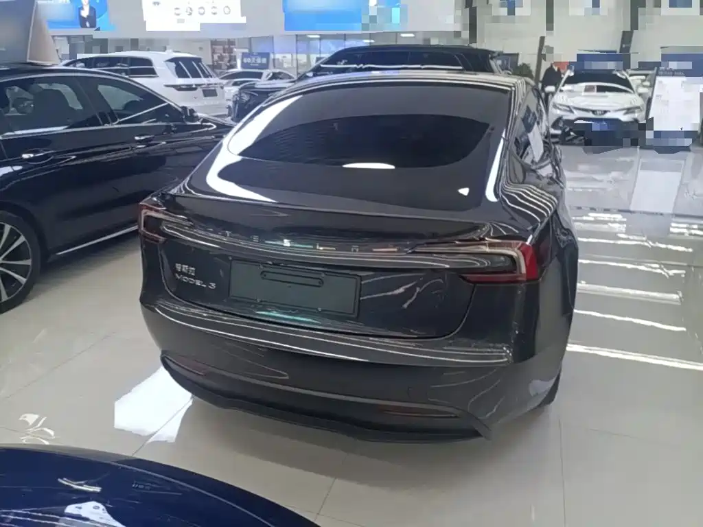 Фото 6 - Tesla Model 3