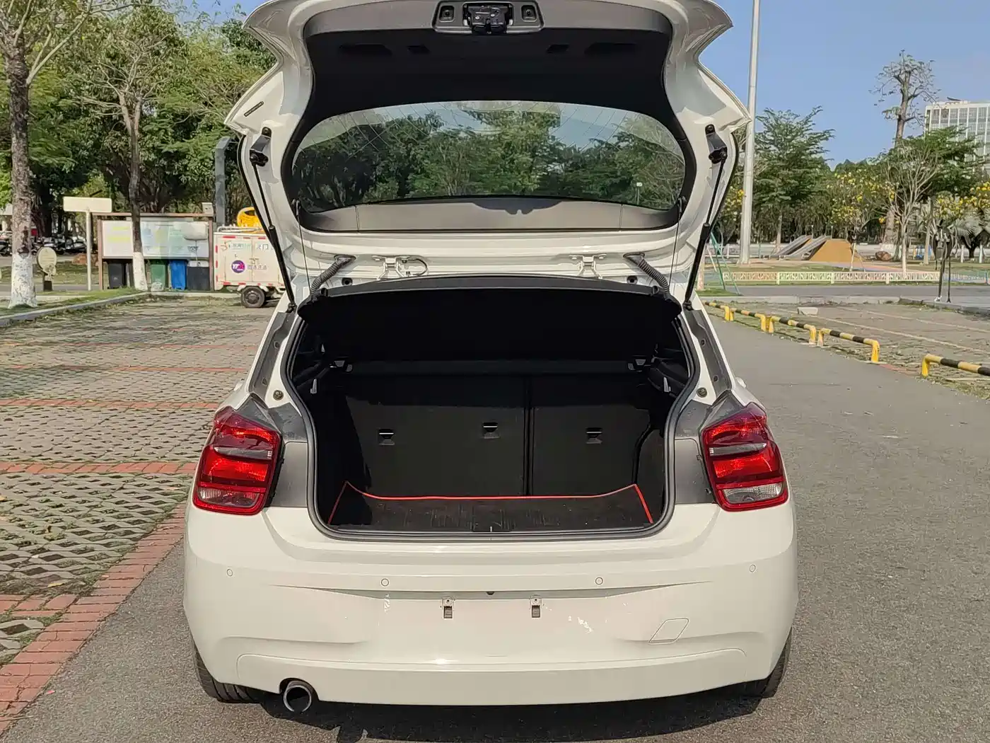 BMW 1 Series (Import) 2013 Facelift 116i Leading Model фото 8