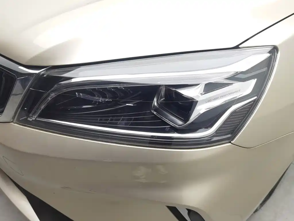 Фото 7 - Geely Emgrand