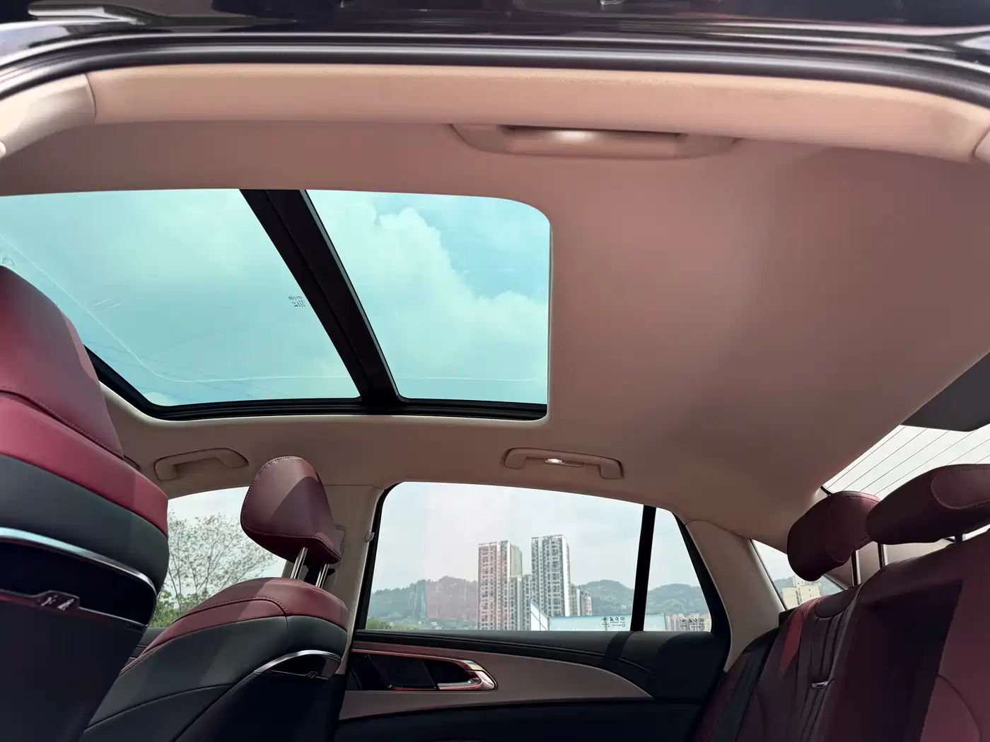 Hongqi H5 2024 2.0T Automatic Smart Connect Flag Smooth Edition фото 16
