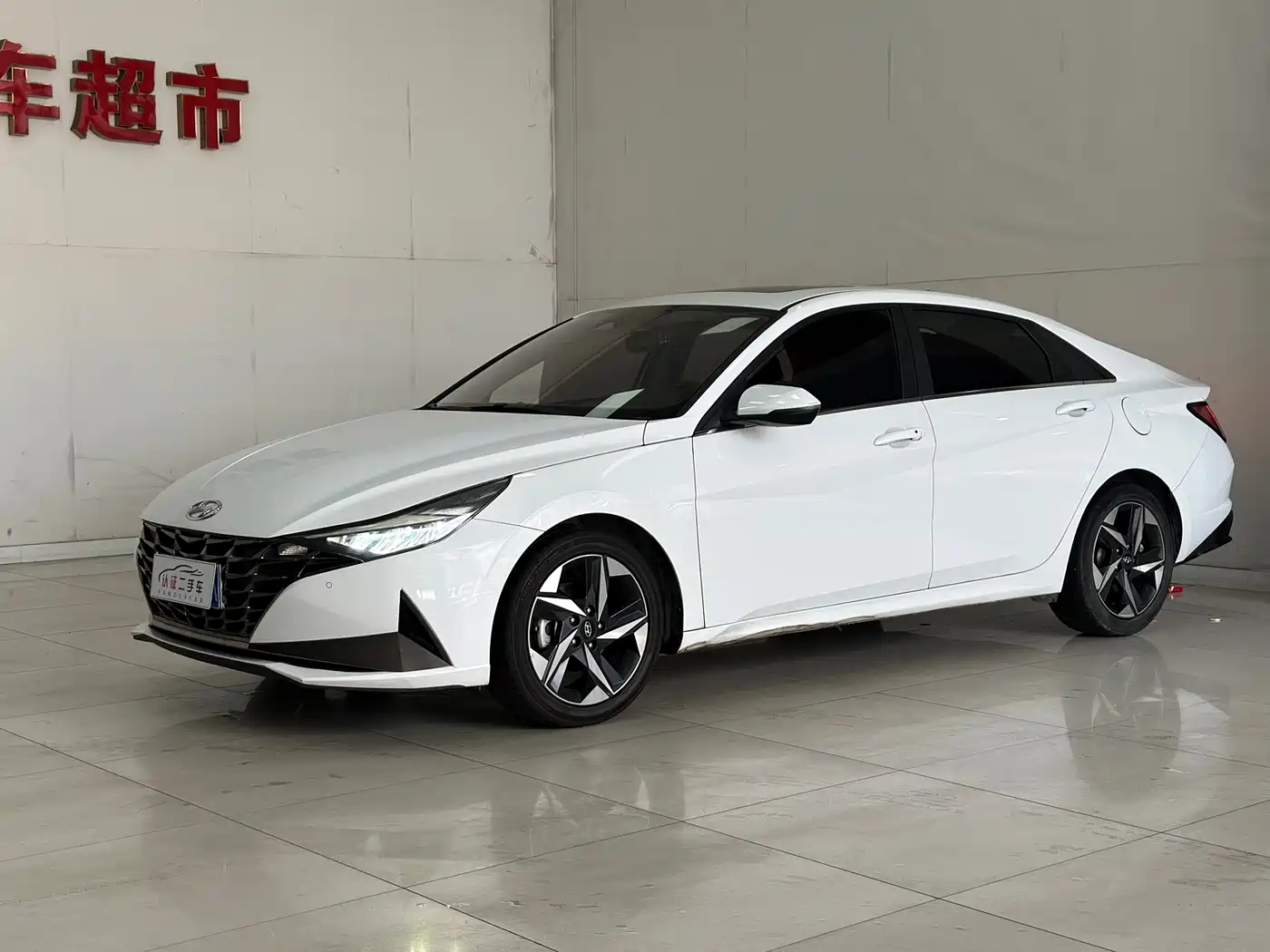 Hyundai Elantra 2021 1.5L CVT LUX Premium Edition