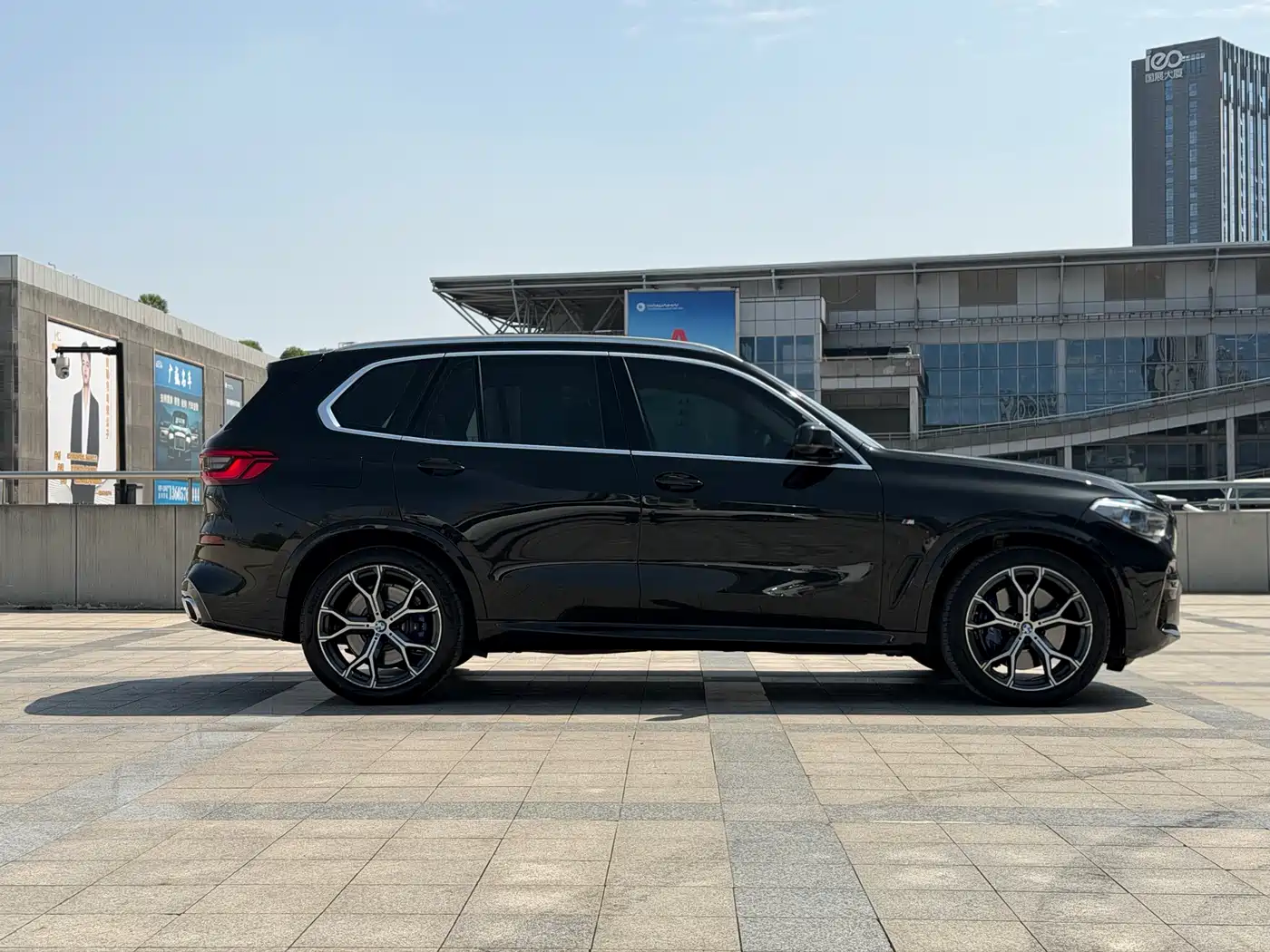 BMW X5 (Import) 2019 xDrive40i Exclusive M Sport Package фото 4